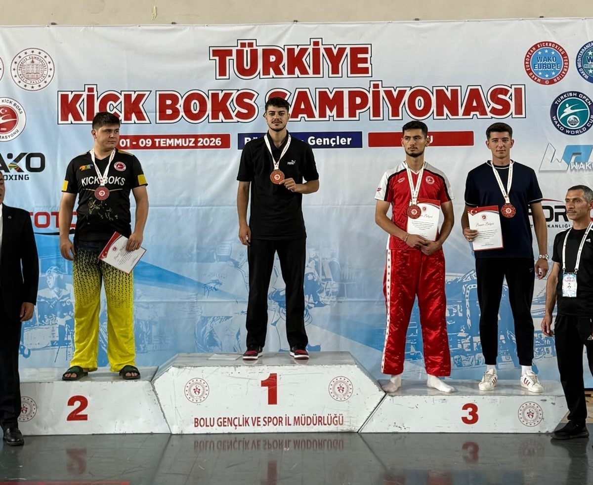 Vanlı Alim Yönten Türkiye Kick Boks Şampiyonu Oldu