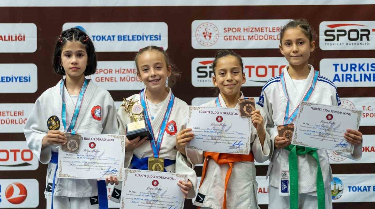 Yunusemre’nin minik judocuları Türkiye’yi salladı