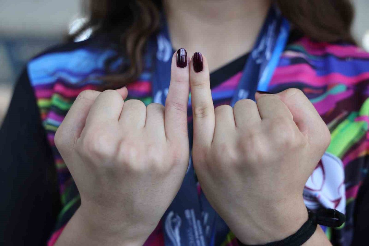 Yüzmeyi öğrenmek için başladı, kırık parmakla dünya üçüncüsü oldu - Foto 4