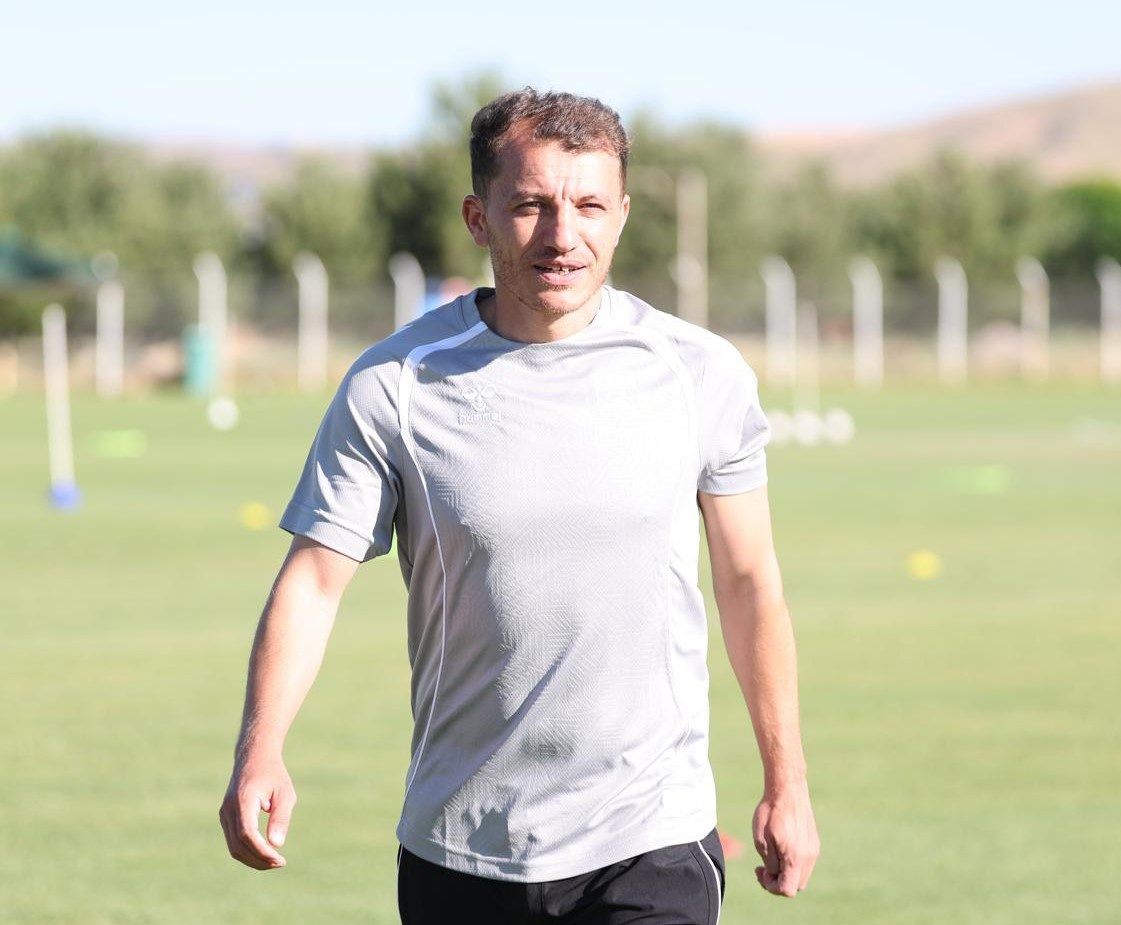 Ziya Erdal: "Sivasspor’u hak ettiği yere taşıyacağız" - Foto 3