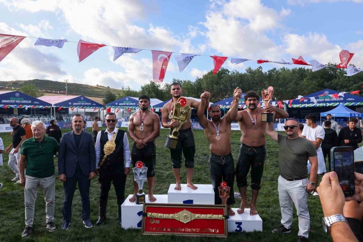 11. Arnavutköy Yağlı Güreşleri’nde başpehlivan Serdar Yıldırım oldu - Foto 5