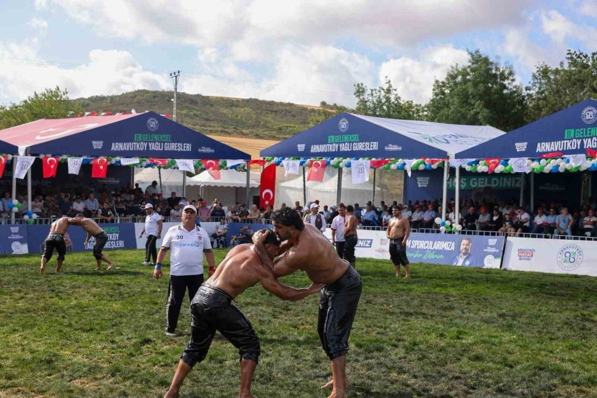 11. Arnavutköy Yağlı Güreşleri’nde başpehlivan Serdar Yıldırım oldu - Foto 6