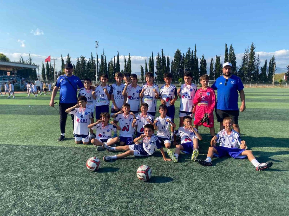 1299 Bilecikspor Kulübü’nün minik futbolcuları göz doldurdu