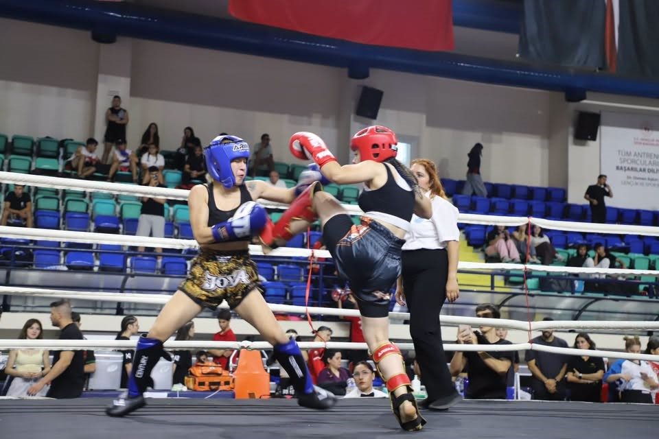 18. İller Arası Zafer Kupası Kick Boks Şampiyonası Kütahya’da gerçekleştirildi
