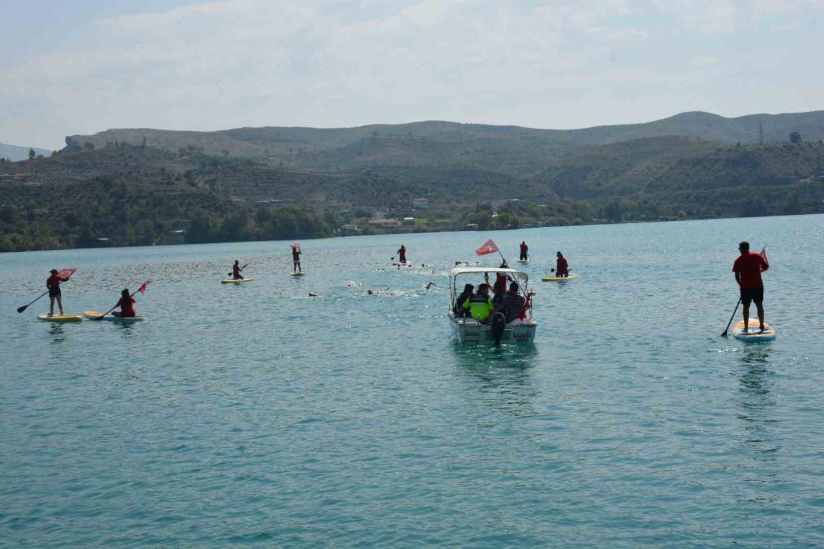 30 Ağustos coşkusunu zafere kulaç atarak kutladılar - Foto 4