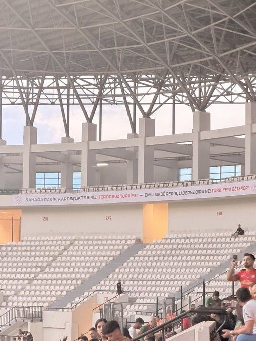 Aile ve Sosyal Hizmetler Bakanlığı’ndan Amed-Erzurumspor FK maçında "Terörsüz Türkiye" pankartı
