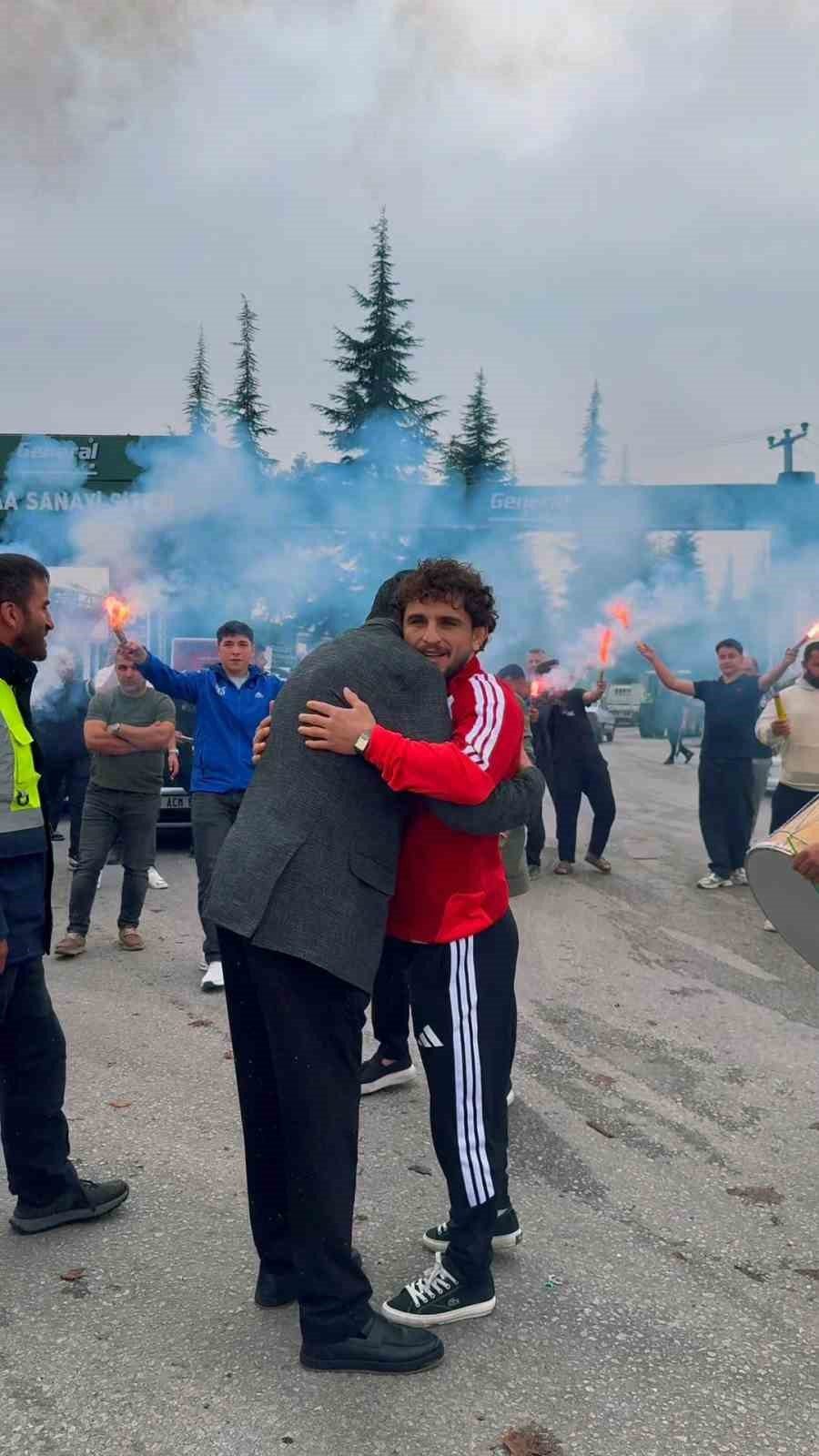 Akdeniz Oyunları şampiyonu Ahmet Duman memleketinde coşkuyla karşılandı