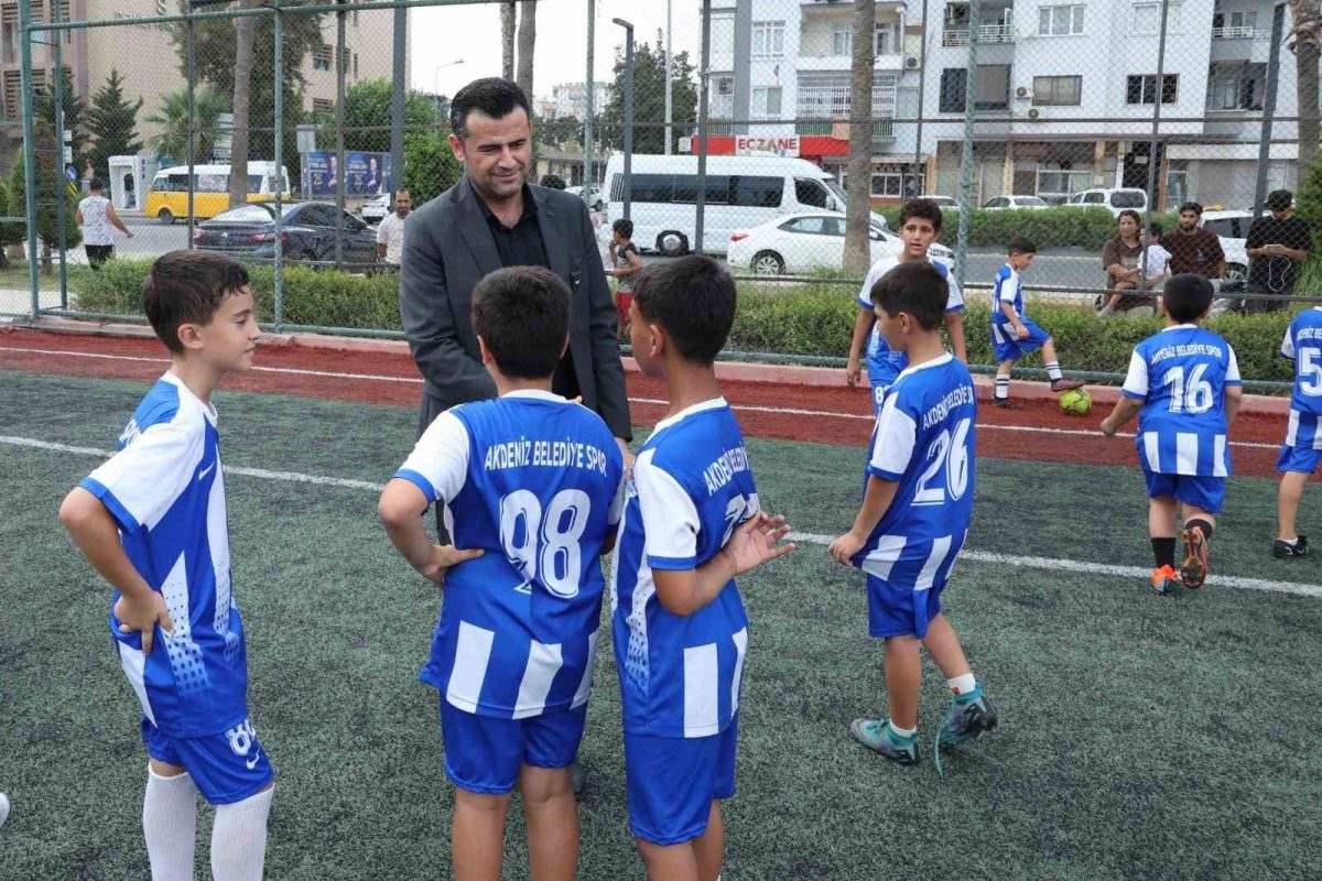 Akdenizli yüzlerce çocuk sporla geleceğe hazırlanıyor