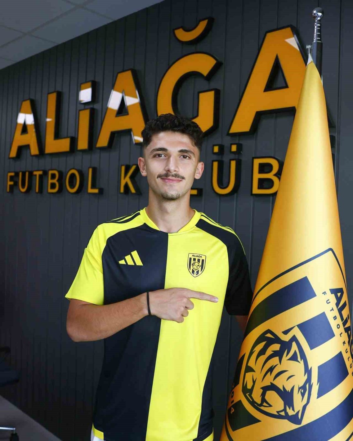 Aliağa FK’de Adnan Aktaş geldi, Ahmet İlhan gitti
