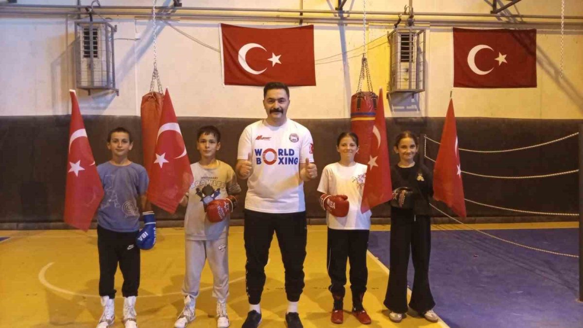 Arpalı’dan 4 sporcu Türkiye Boks Şampiyonası’nda mücadele edecek
