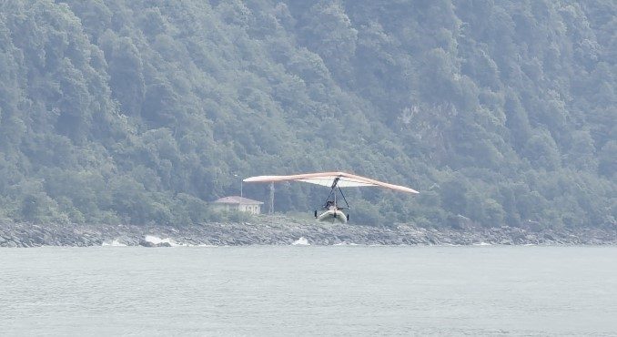 Artvin sahillerinde uçan bot gösterisi ilgi çekti