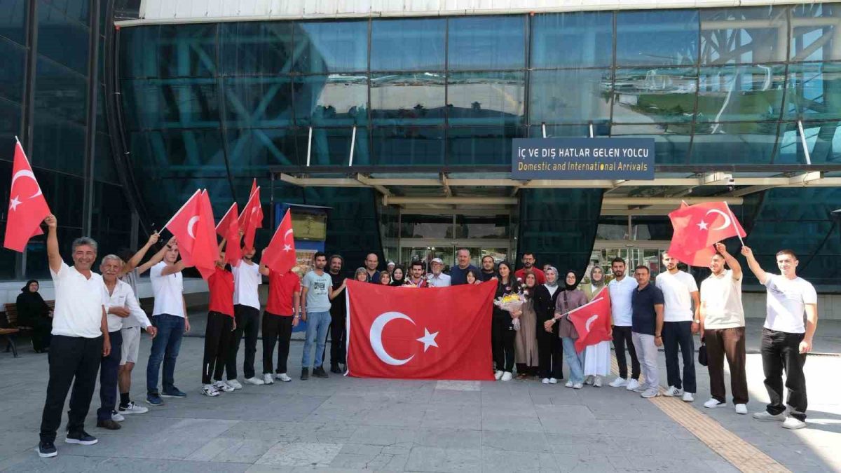 Avrupa üçüncüsü Afal Erzincan’da coşkuyla karşılandı