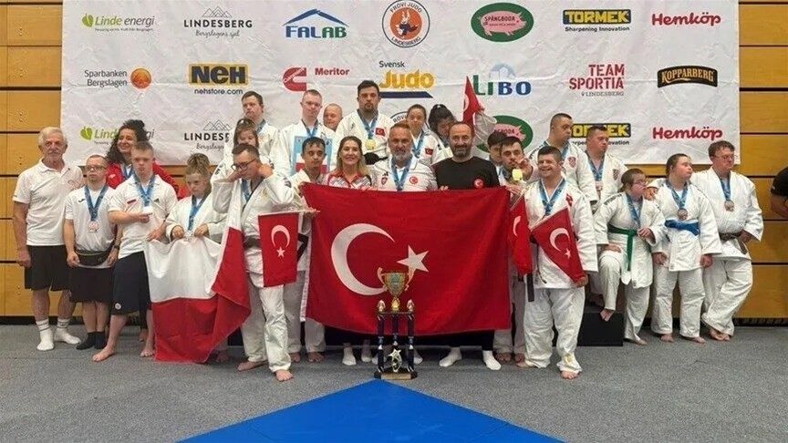 Bakan Bak’tan Down Judo Milli Takımına tebrik