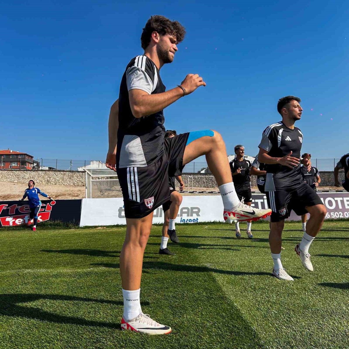 Bandırmaspor yönetimi yeni sezon hazırlıklarını değerlendirdi