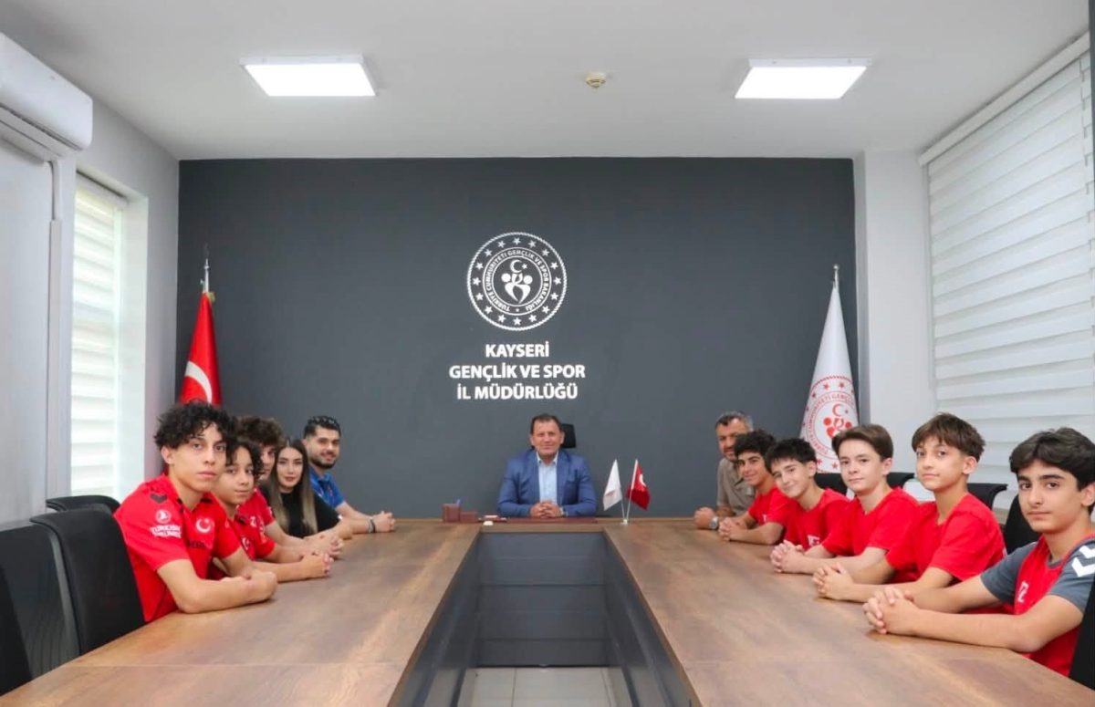 Başarılı milli cimnastikçilerden İl Müdürü Kabakcı’ya ziyaret