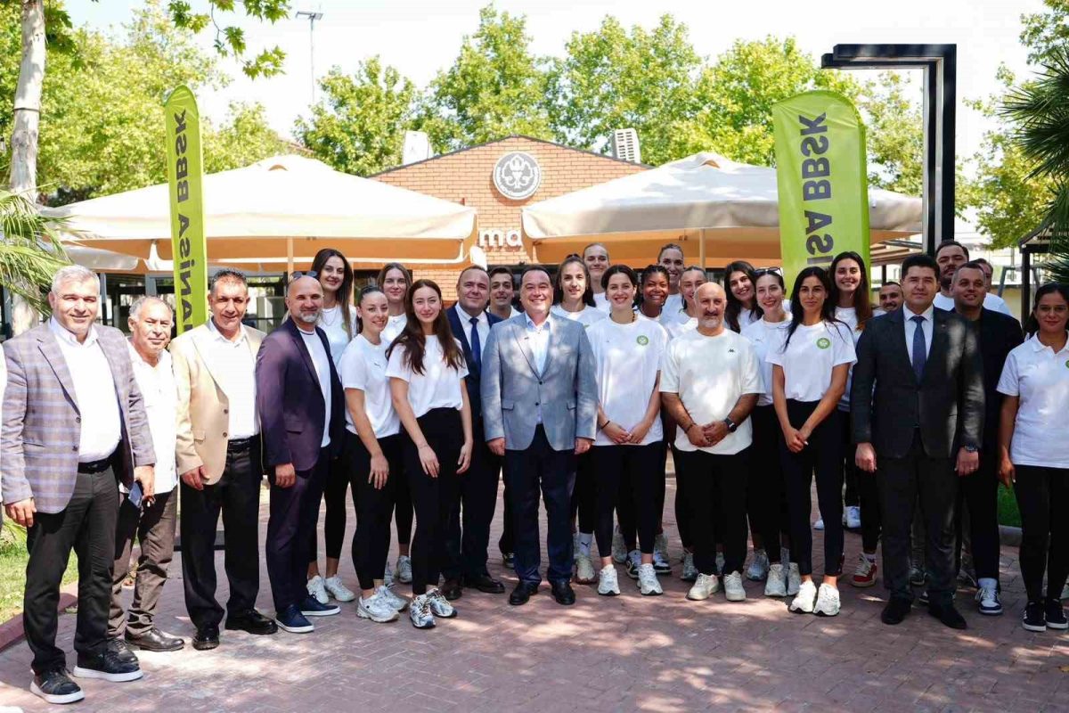 Başkan Dutlulu, voleybol ve hentbol takımlarıyla buluştu