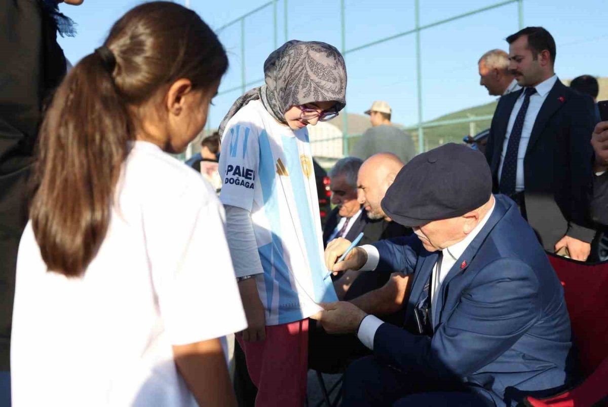 Başkan Sekmen: "Mavi beyaz sevdamızın her daim yanında olacağız" - Foto 2
