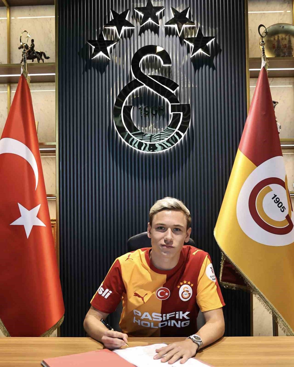 Batrakov: "Takımın benimle birlikte kupalar kazanması için elimden gelen her şeyi yapacağım"