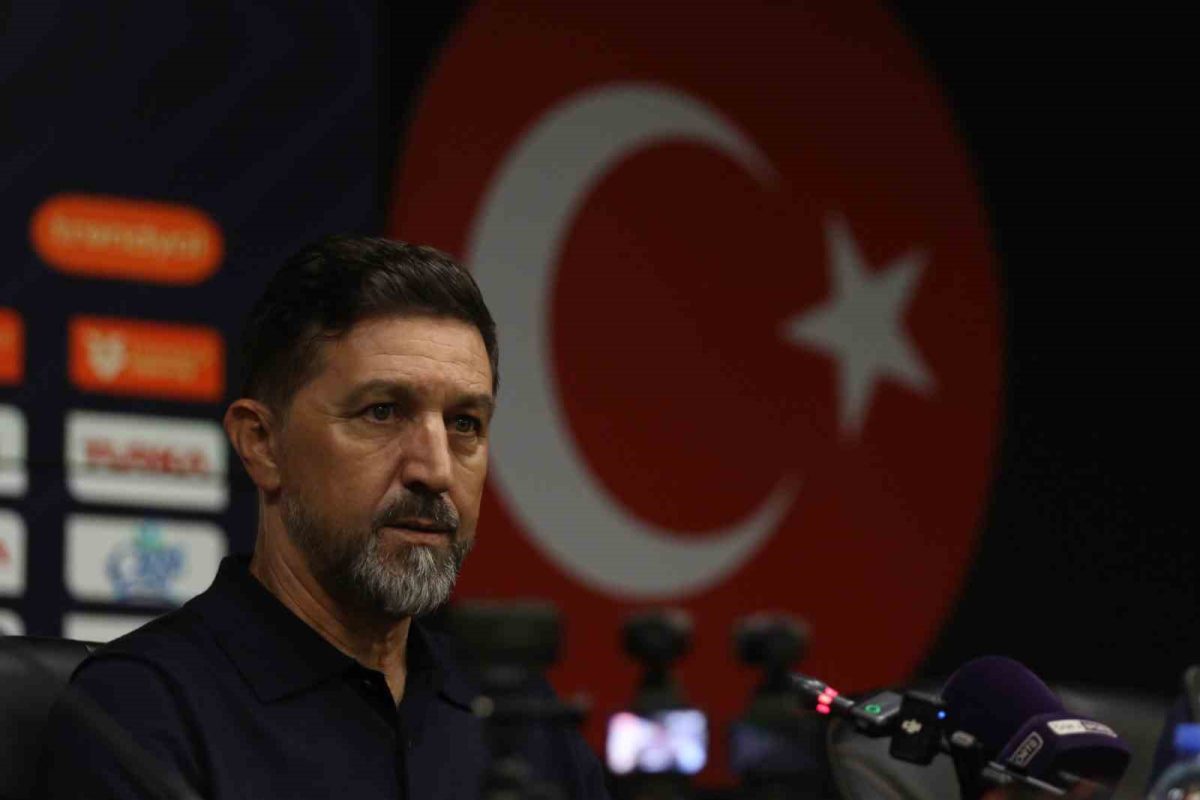 Besnik Hasi: "İlk 25 dakikada oyunu kaybettik"