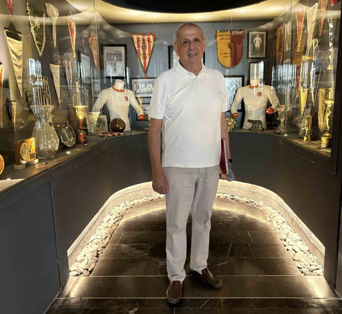 Bir kupa, iki şampiyon: 53 yıl önce ikiye bölünen kupanın yarısı Göztepe Müzesi’nde