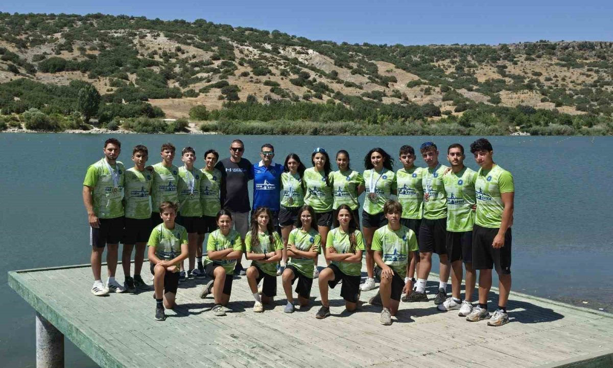 Büyükşehir Belediyespor kanocularından 12 madalya