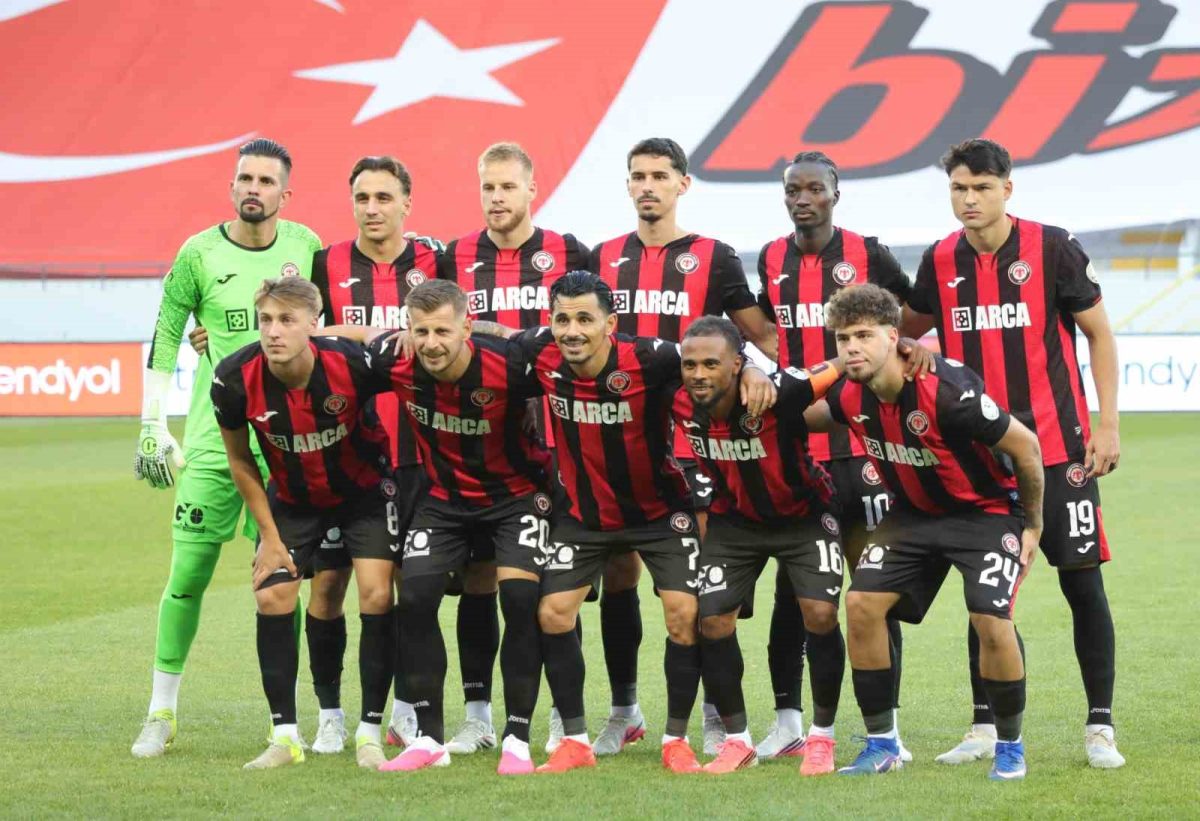 Çorum FK, Trendyol Süper Lig’deki ilk iç saha maçında mağlup oldu - Foto 2