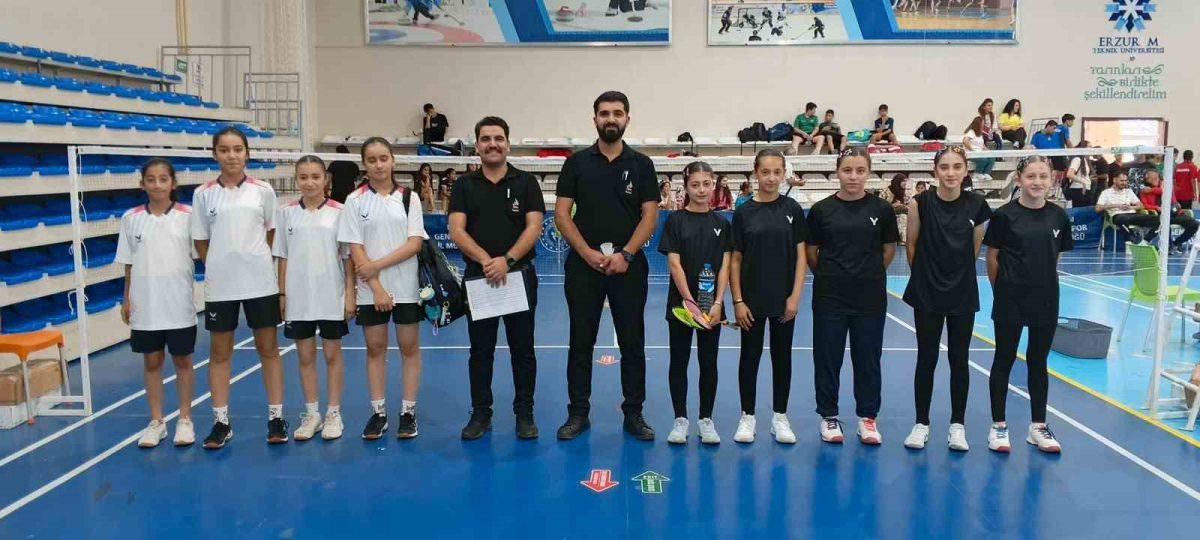 Elazığlı badmintoncular Türkiye finallerinde - Foto 3