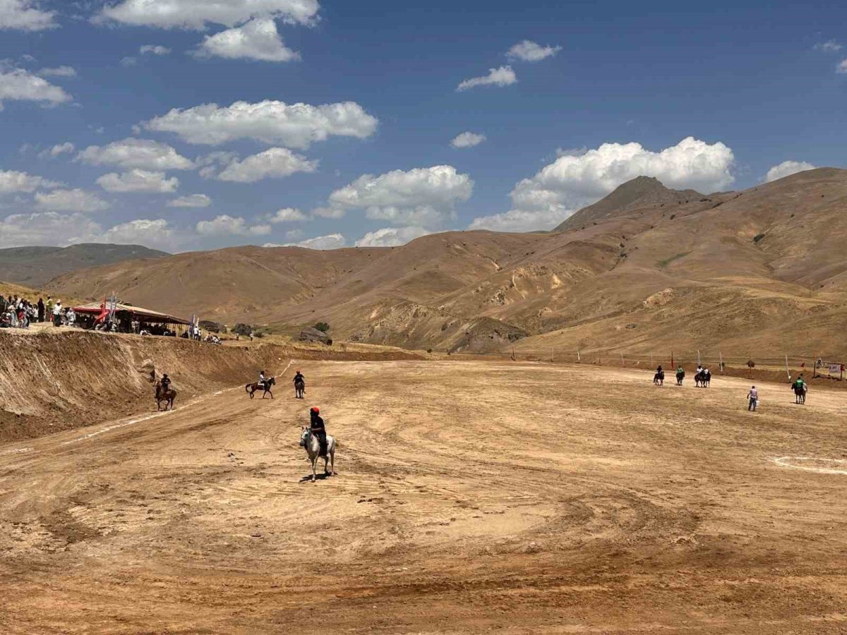 Erciş Ulupamir Kökbörü Atlı Spor Kulübü finale yükseldi