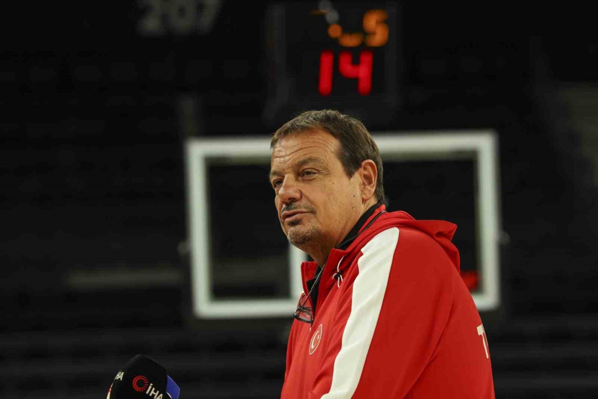Ergin Ataman: "Dünya Kupası’na gitmeyi garantilememiz için en az 2 veya 3 galibiyet almamız gerekiyor"
