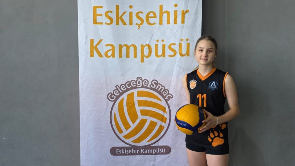 Eskişehir’de yetişen 11 yaşındaki sporcu, köklü voleybol kulübünün altyapısına transfer oldu