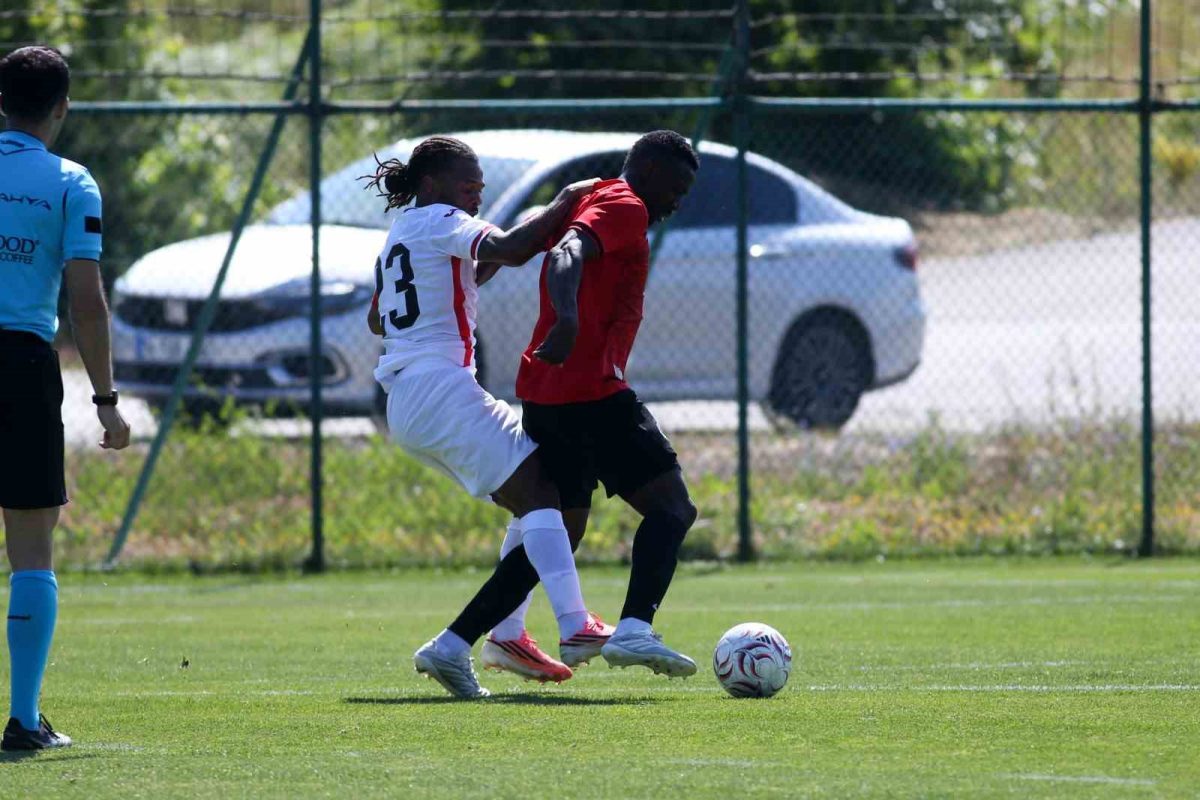 Gençlerbirliği ile Çorum FK golsüz berabere kaldı - Foto 3