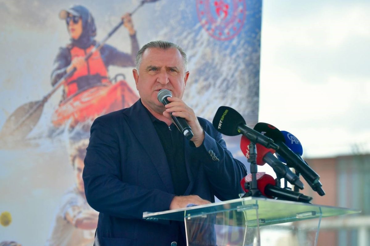 Gençlik ve Spor Bakanı Bak: "12 milyon gencimize yüzme öğrettik"