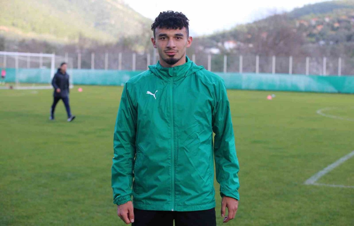 Göztepe, Gökdeniz Bayrakdar transferini bitirdi