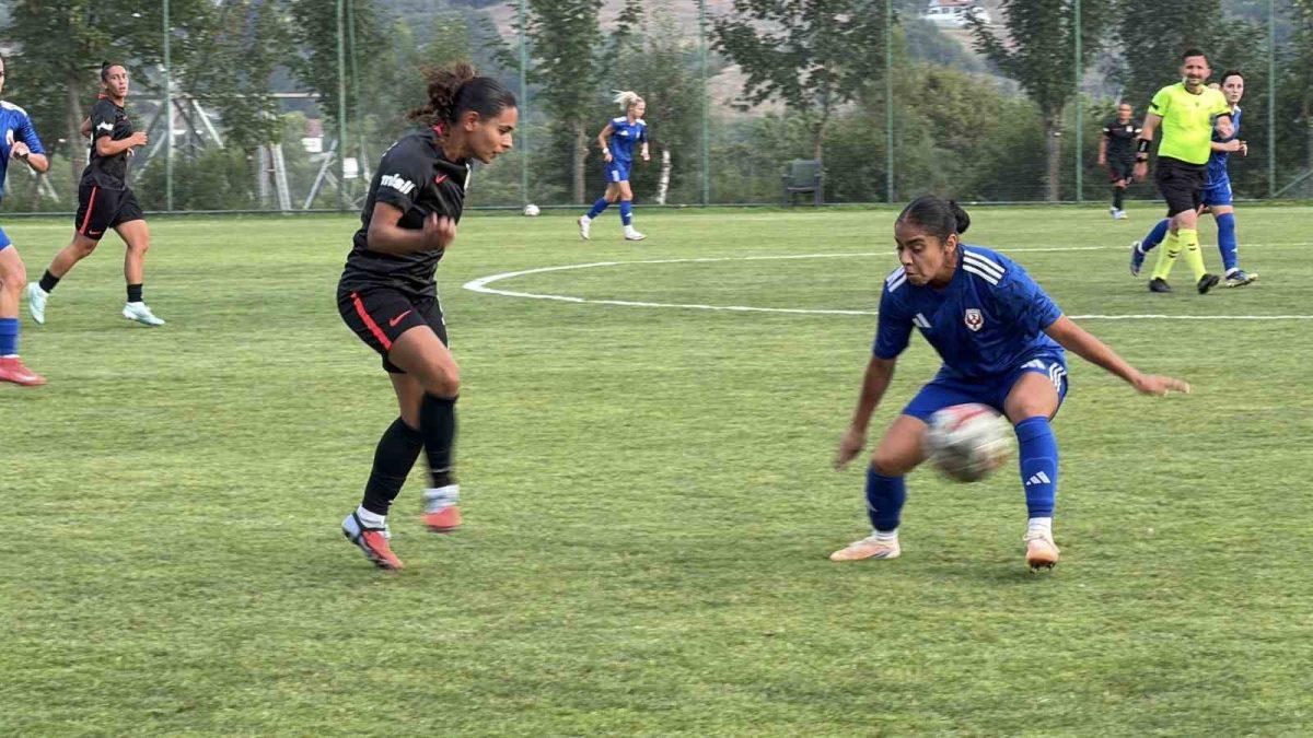 Hazırlık maçı: Beşiktaş Kadın Futbol Takımı: 3 - FOMGET: 1