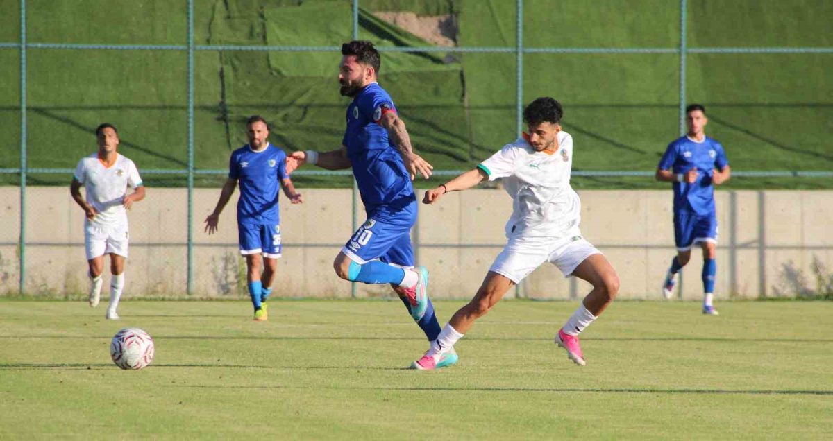 Hazırlık maçı: Erzurumspor FK: 0 - Corendon Alanyaspor: 0 - Foto 2