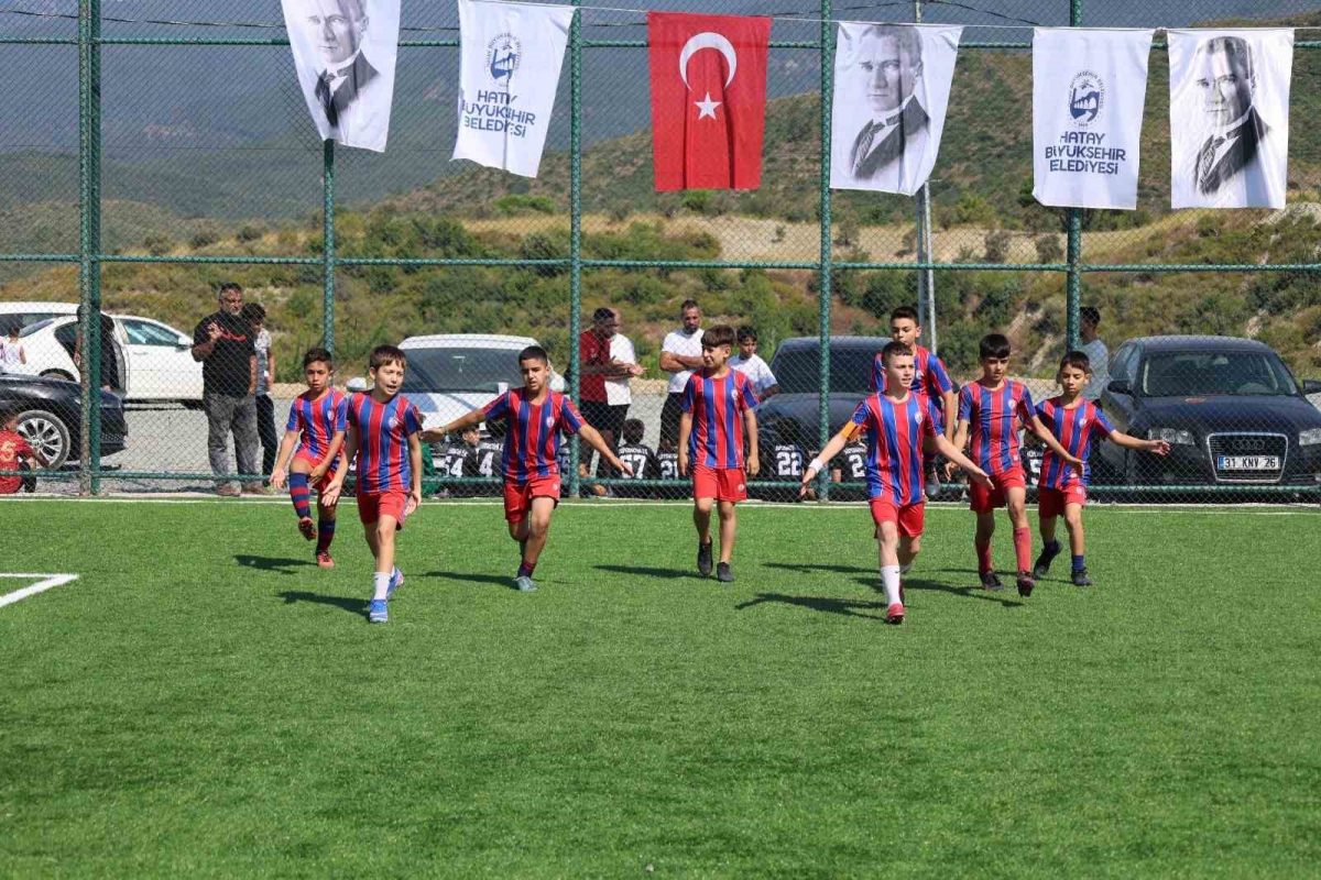 HBB, Antakya’da yeni halı sahayı hizmete açtı