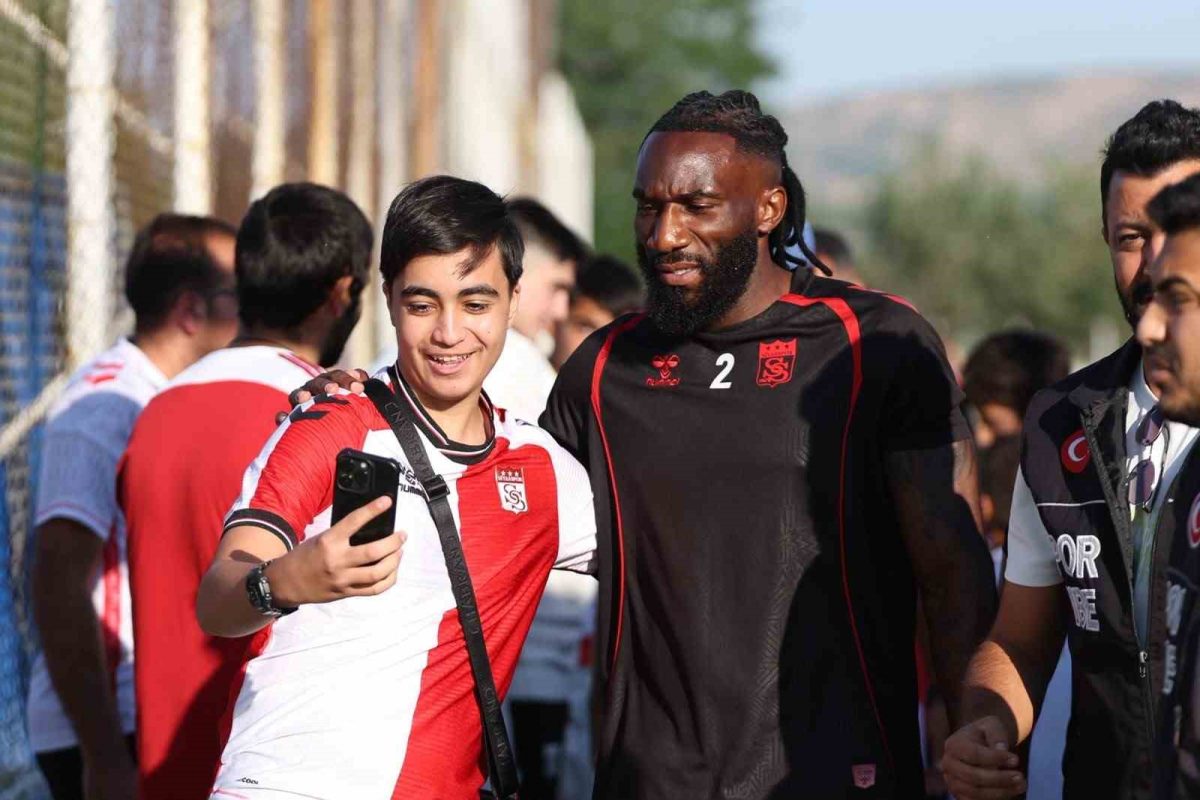 İsmet Taşdemir: "Lige galibiyetle başlamak istiyoruz" - Foto 3