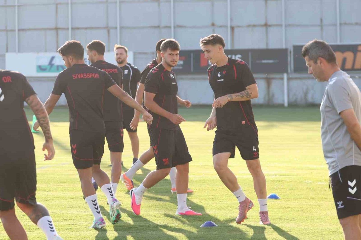 İsmet Taşdemir: "Lige galibiyetle başlamak istiyoruz" - Foto 6