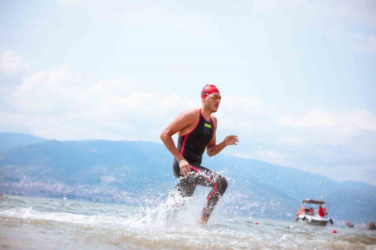İzmit Körfezi’ni yüzerek geçtiler - Foto 3