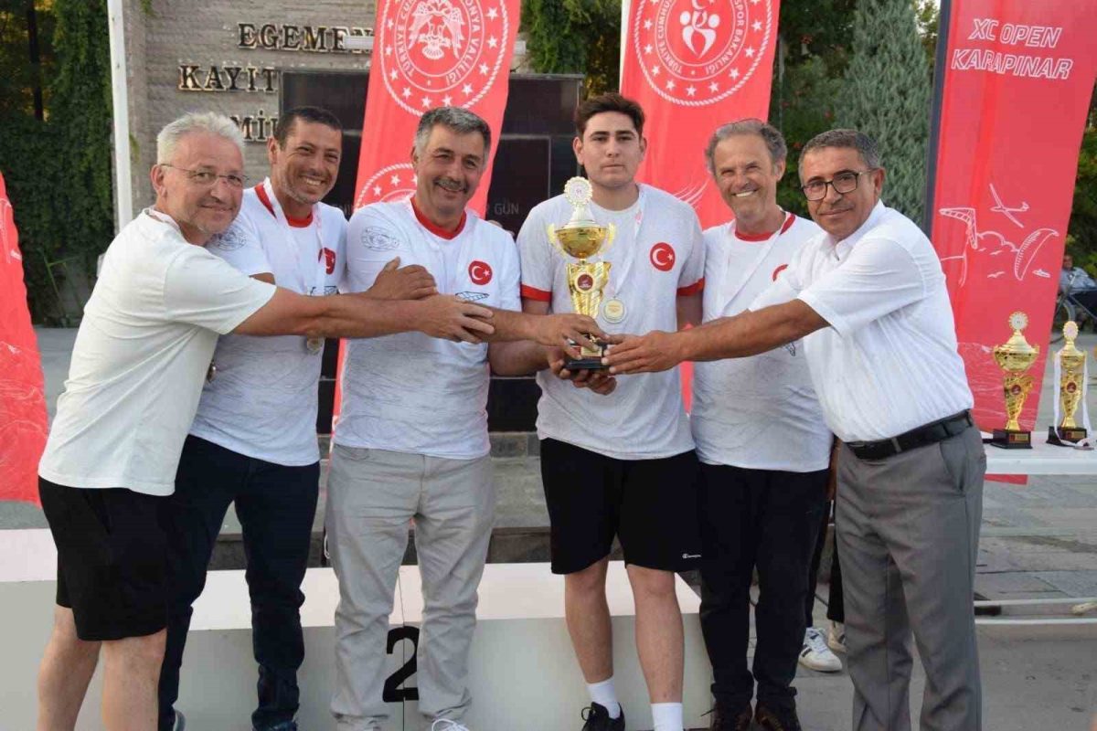 Karapınar’da XC Open Yamaç Paraşütü Yarışmasında dereceye girenlere ödülleri verildi - Foto 2