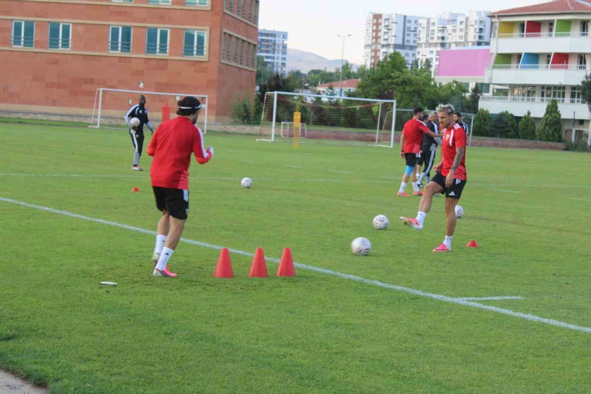 Kayserispor’da Iğdır FK maçının hazırlıkları sürüyor - Foto 3