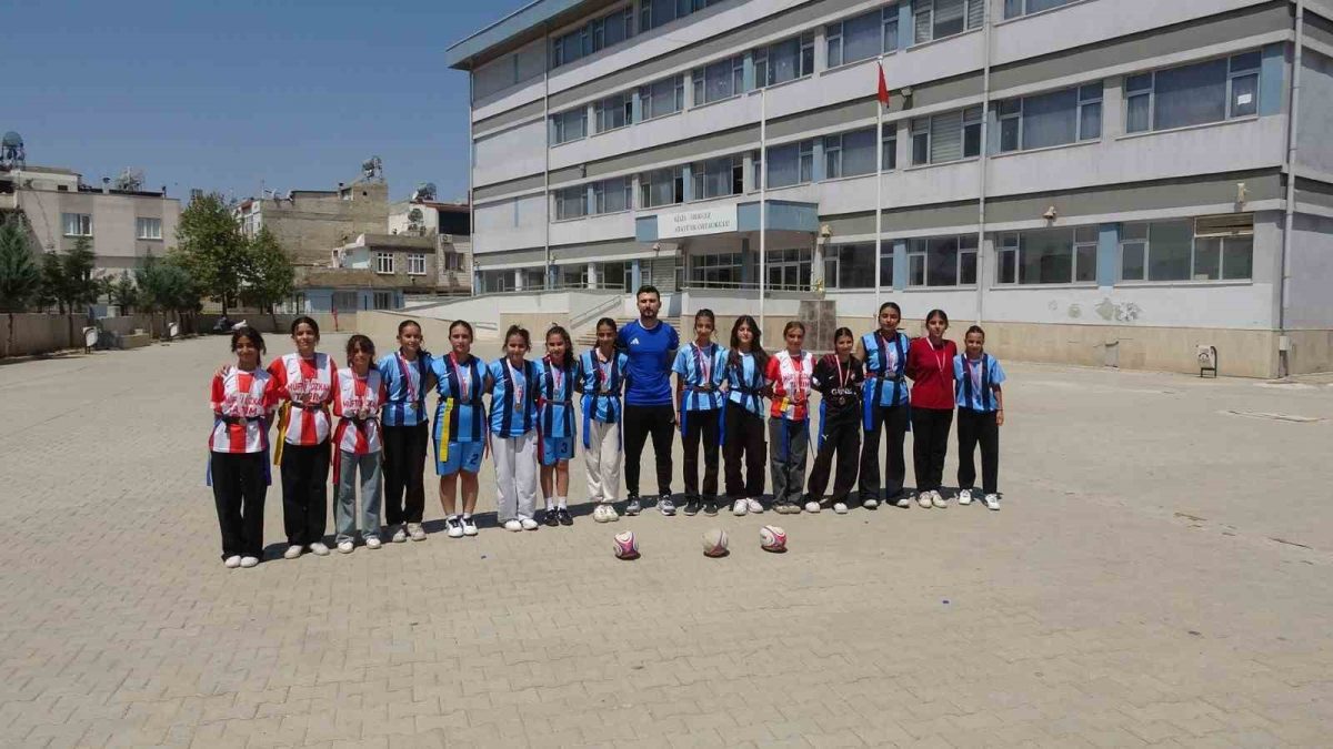 Kilisli ortaokul öğrencilerinden ragbi başarısı - Foto 3