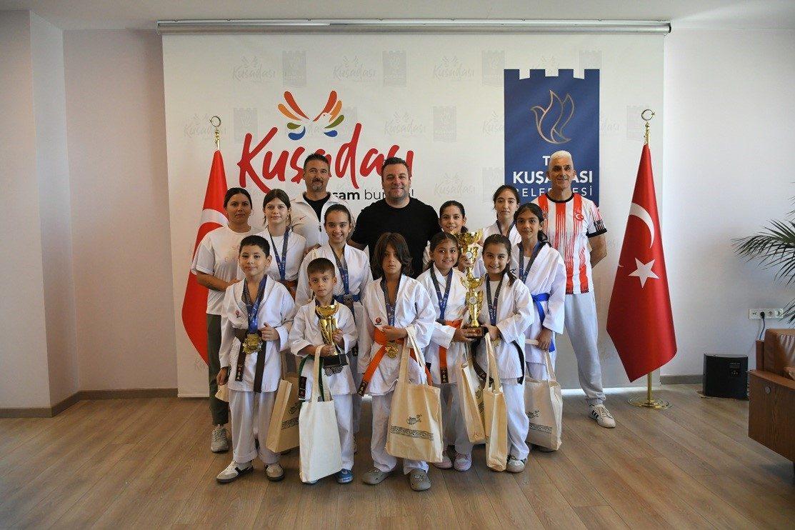 Kuşadalı genç karateciler Bursa’dan madalyalarla döndü