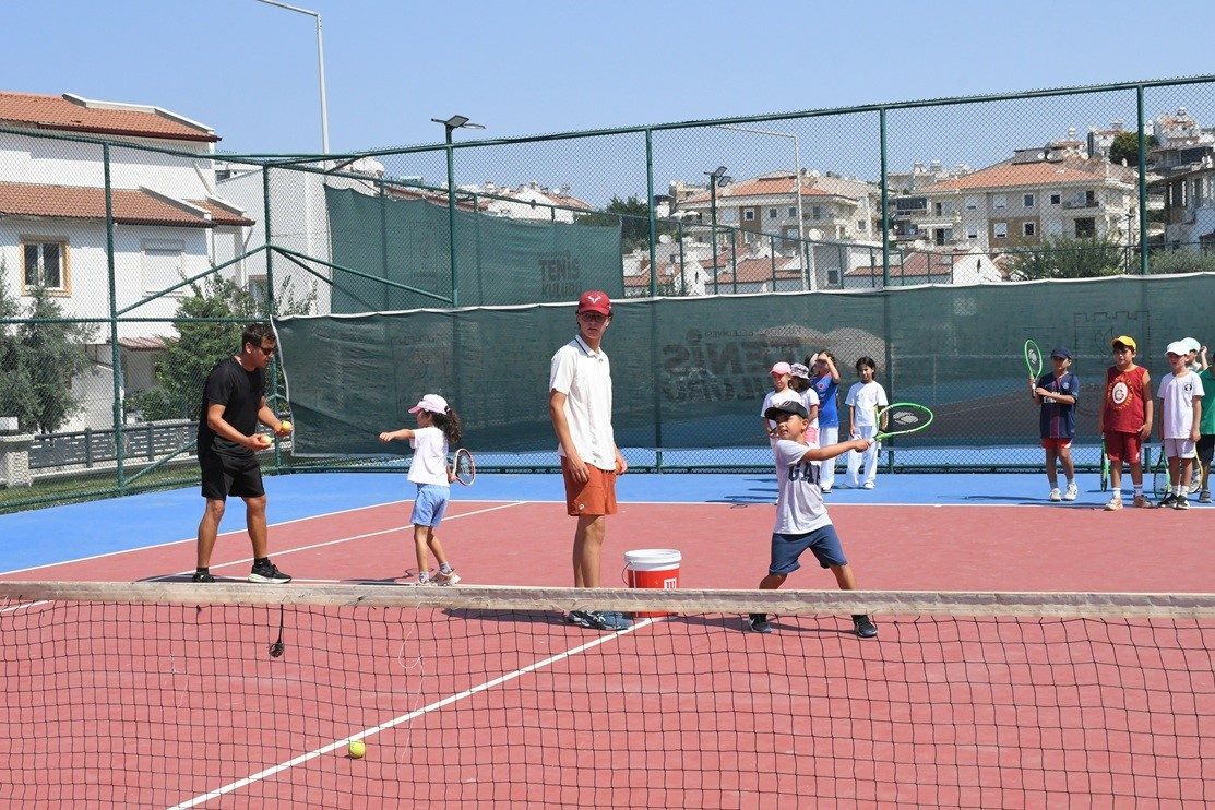 Kuşadası’nda minik raketler geleceğe hazırlanıyor - Foto 7