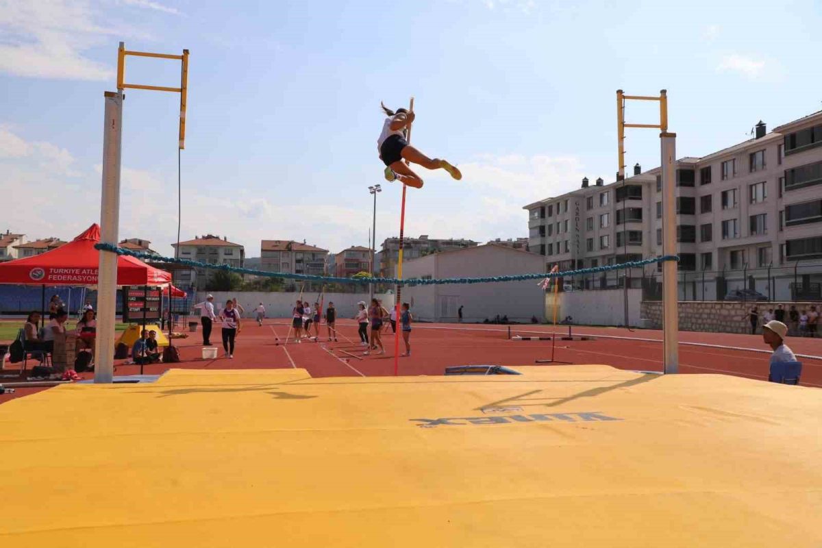 Kütahya’da 30 Ağustos Zafer Kupası’nda atletizm heyecanı sona erdi