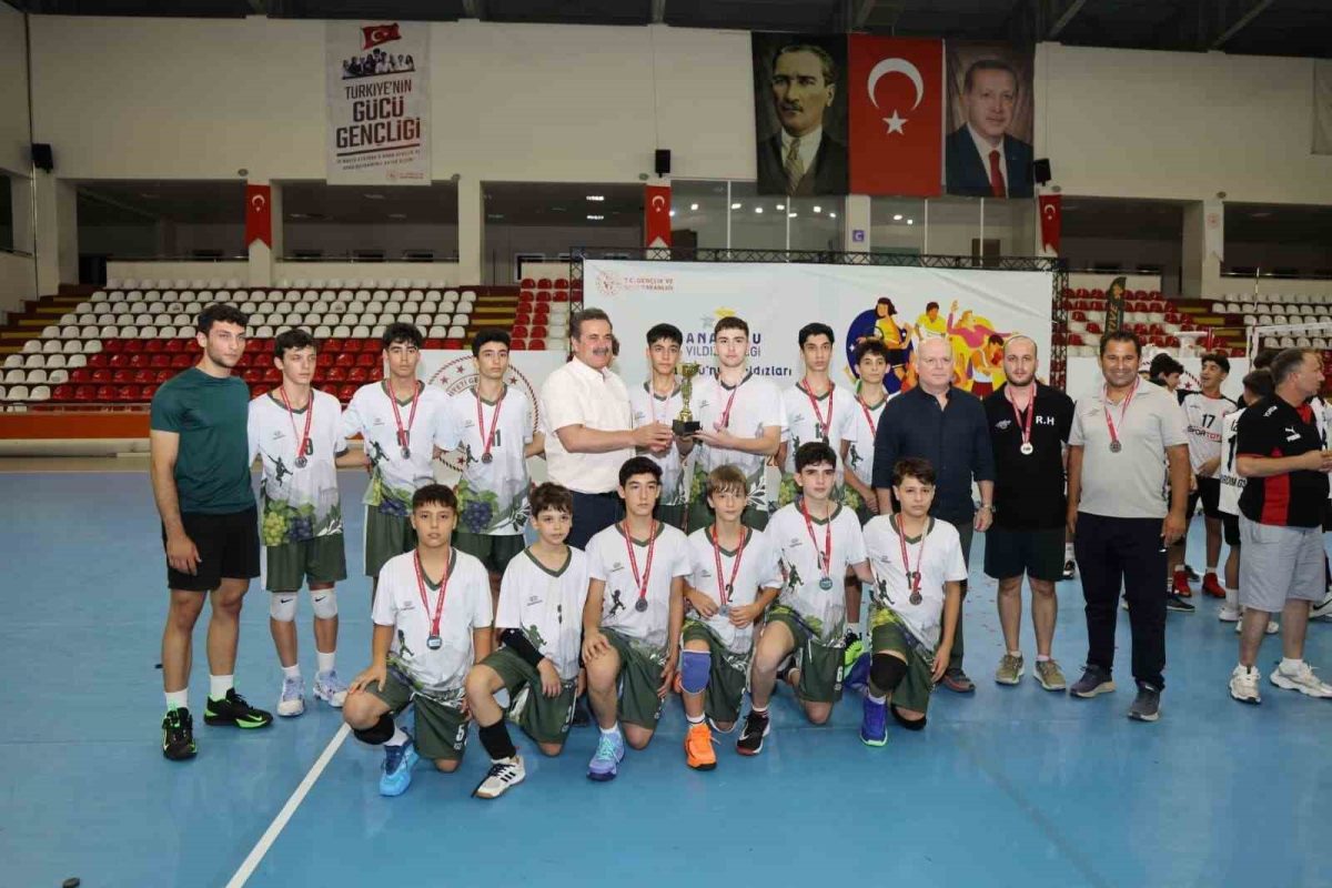 Manisalı gençler filede Türkiye ikincisi oldu
