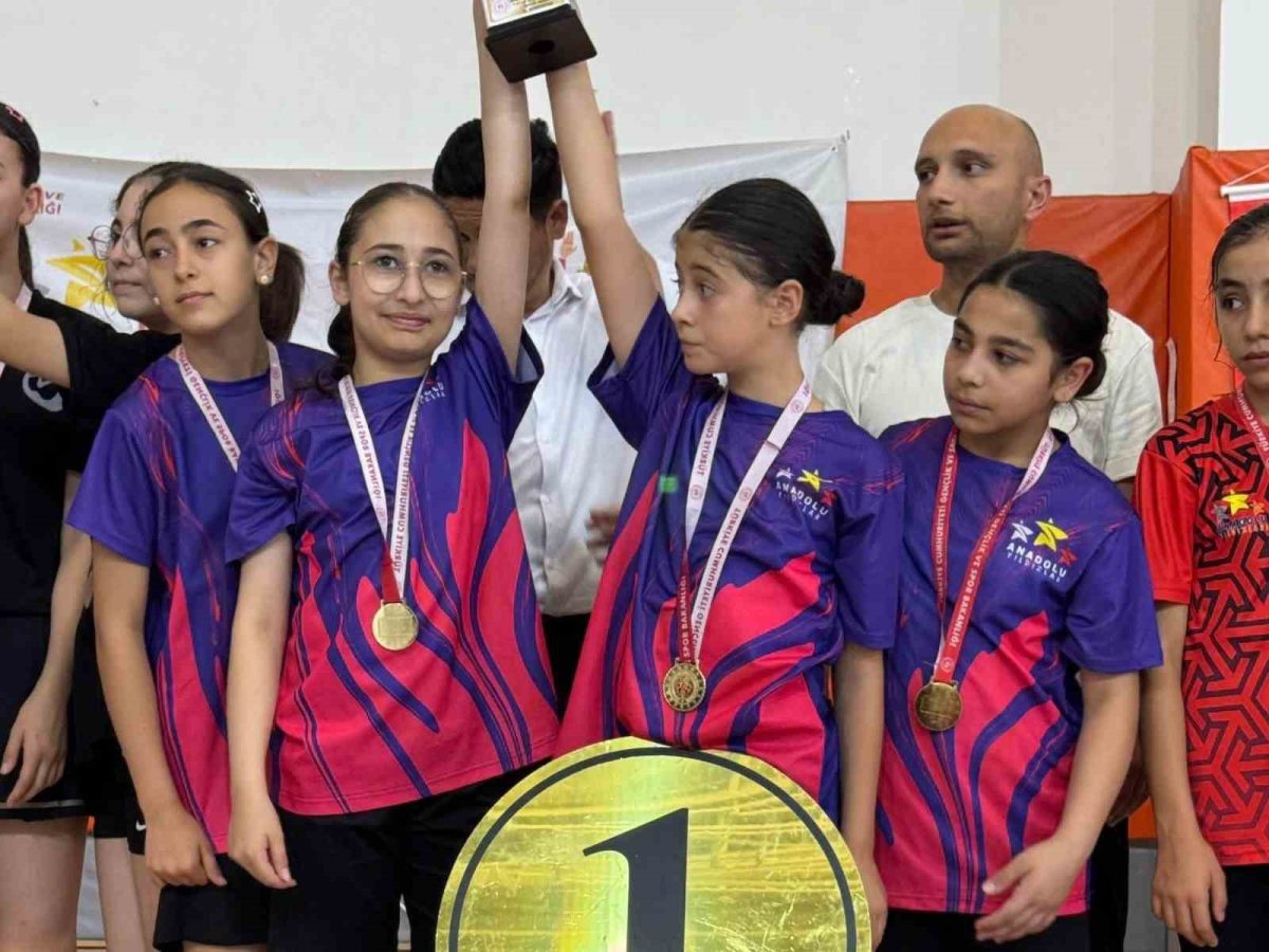 Masa tenisinde Kayseri’den Türkiye finallerinde büyük başarı - Foto 3