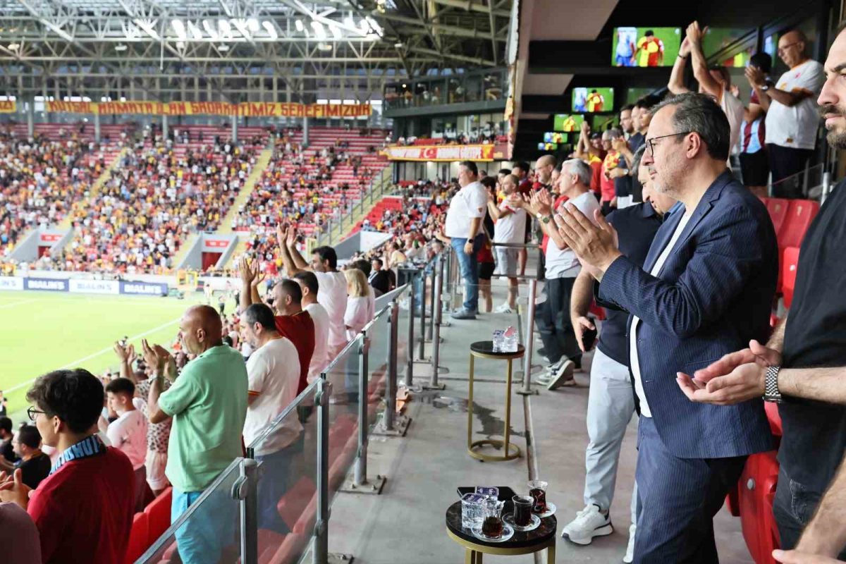 Mehmet Muharrem Kasapoğlu: "Jübilen kutlu, yeni yolun açık olsun İsmail Köybaşı" - Foto 2