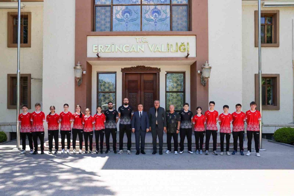 Milli badmintoncular Avrupa Şampiyonası öncesi Erzincan’da kampta