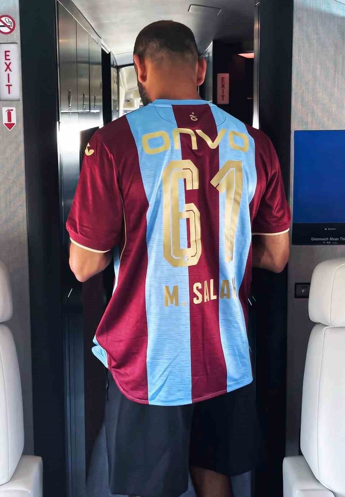 Muhammed Salah uçağa bindi, Trabzonspor formasını giydi - Foto 2